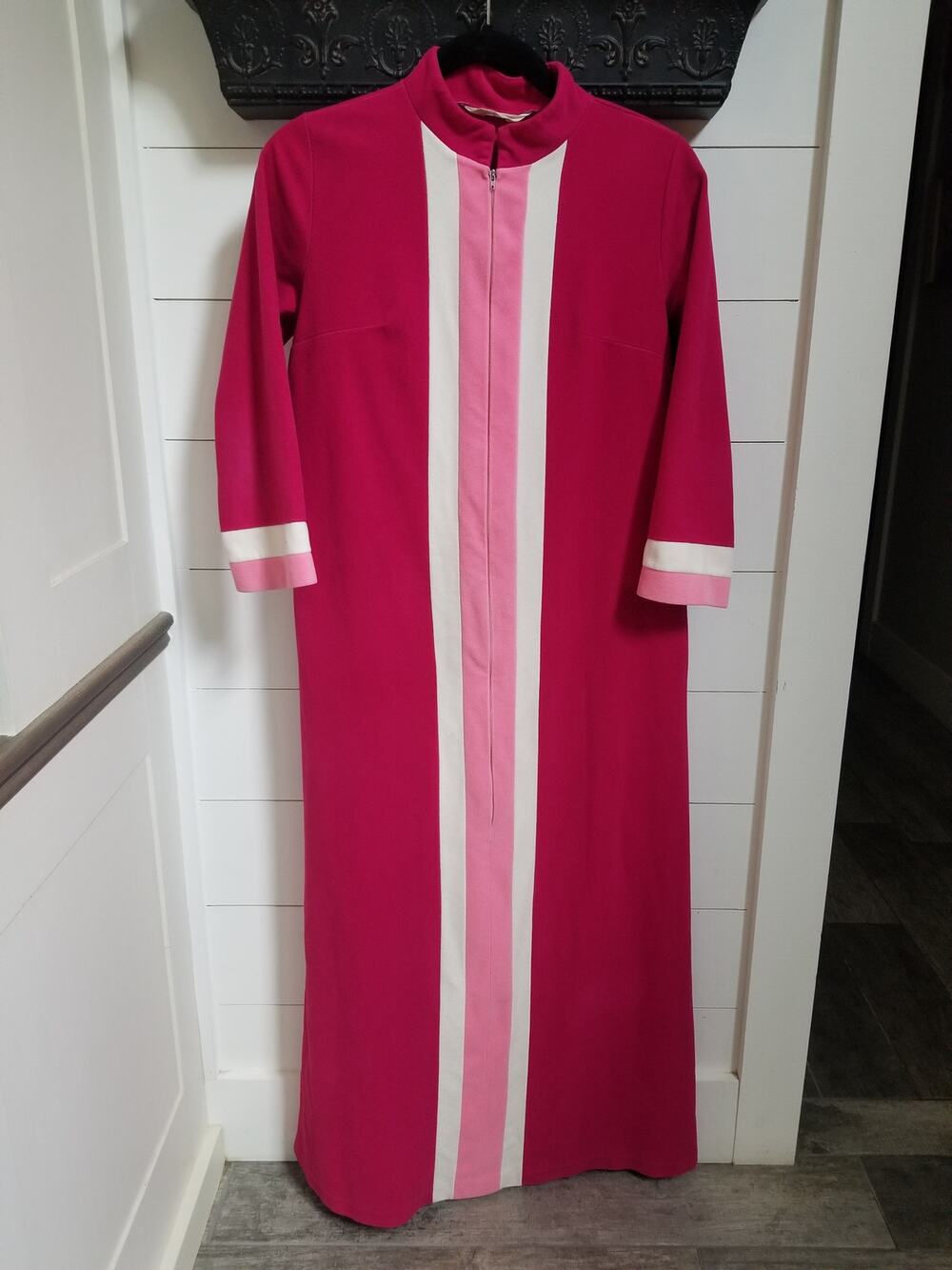 Vtg 60s Vanity Fair House Coat Lounge Zip Robe Magenta Pink Stripe Long Womens 8